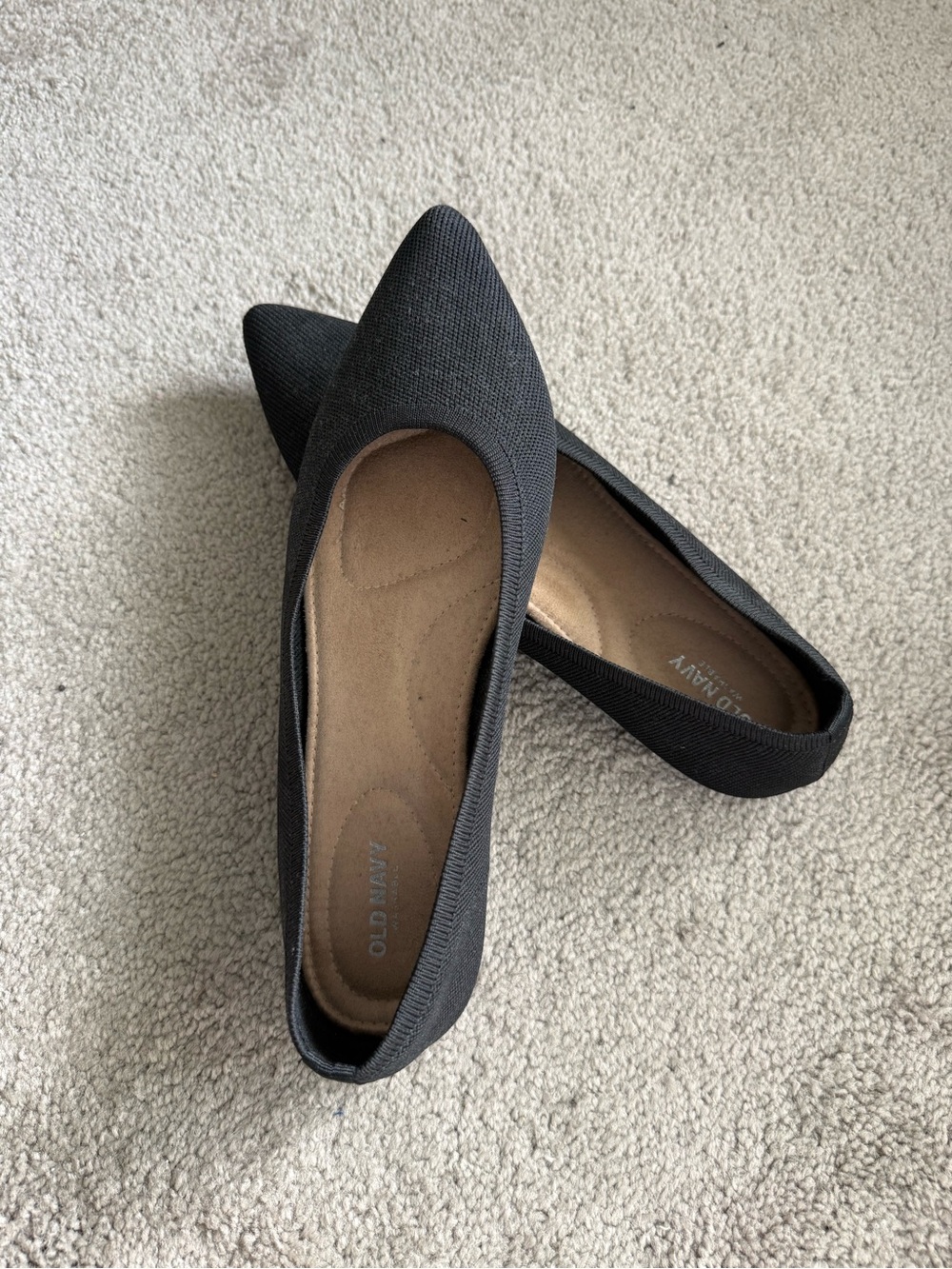 Old Navy Black Pointed-Toe Slip-On Flats
